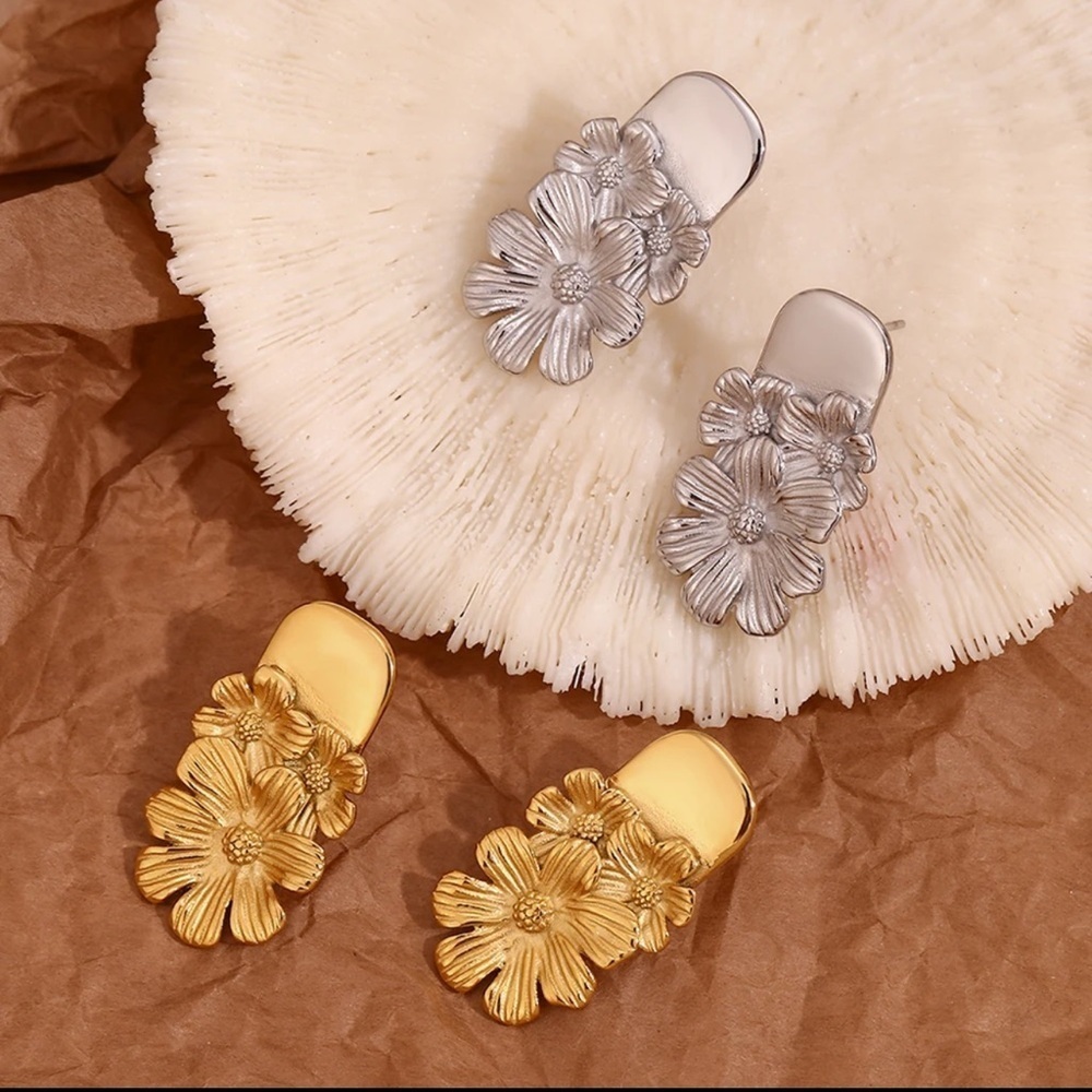 Waterproof Hypoallergenic Gold  Stud Earrings